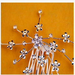 Hair comb with flower details