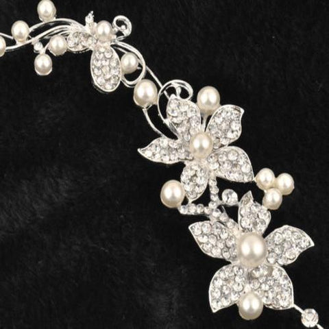 Hair clip with flowery details in crystals and pearls